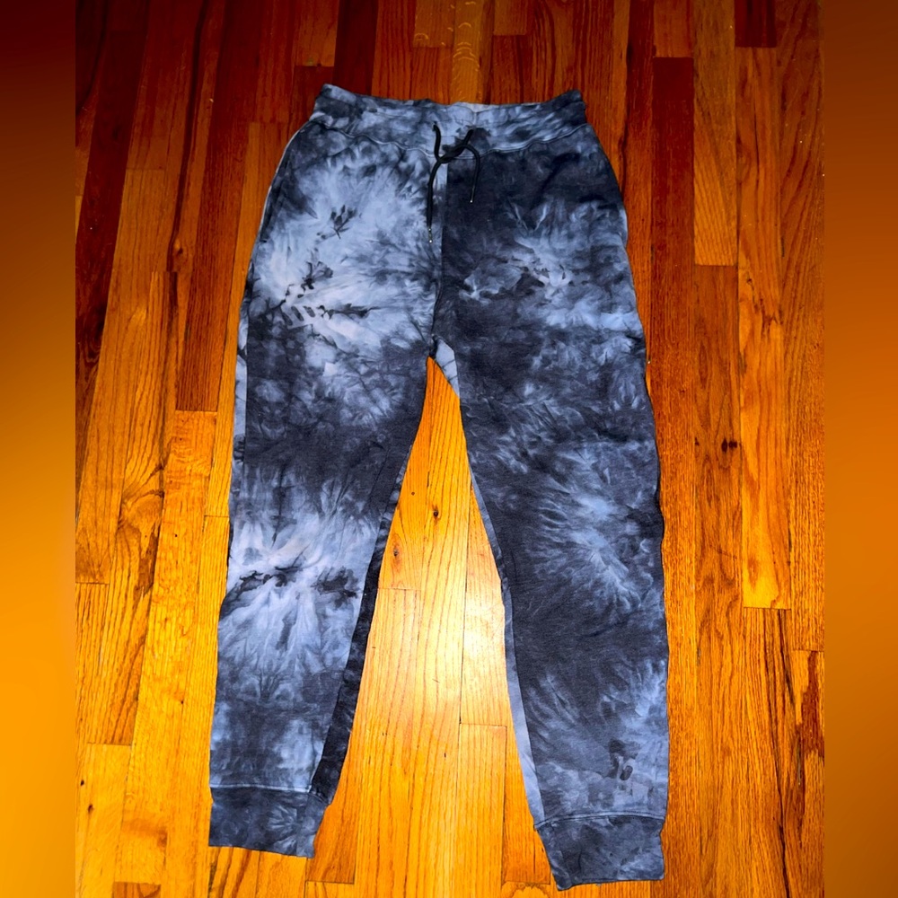 Size M strongside Sweatpants. Tie dye blue. Worn once. True to size.